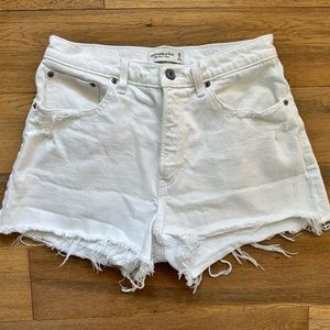 Abercrombie Curve Love High Rise White Denim Short - Size: 28/6 - 2.5” inseam
